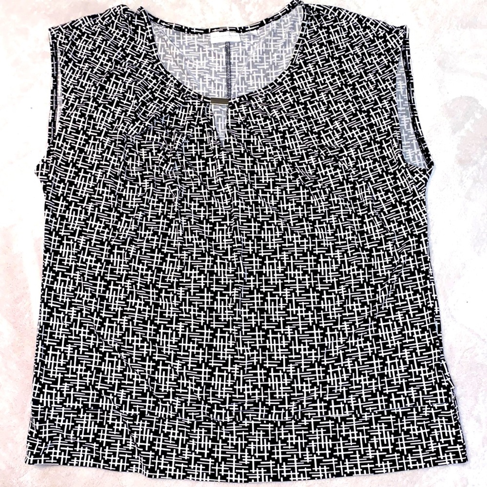 New York and Company Abstract Black & White Stretch Blouse